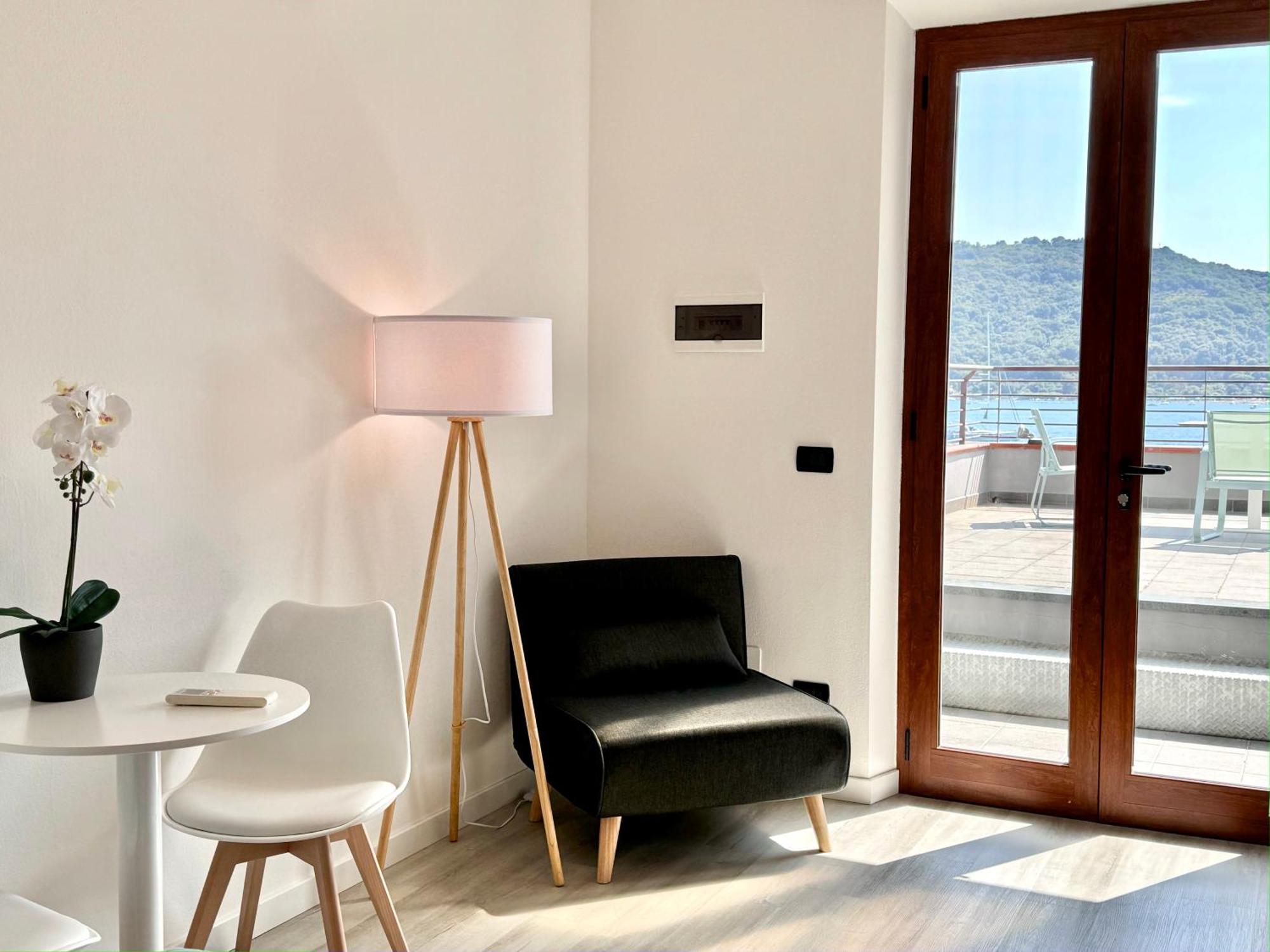 Mirage Rooms & Apartments Porto Venere Esterno foto