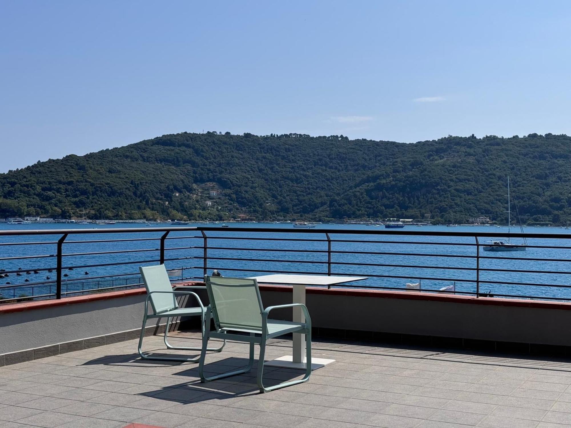 Mirage Rooms & Apartments Porto Venere Esterno foto