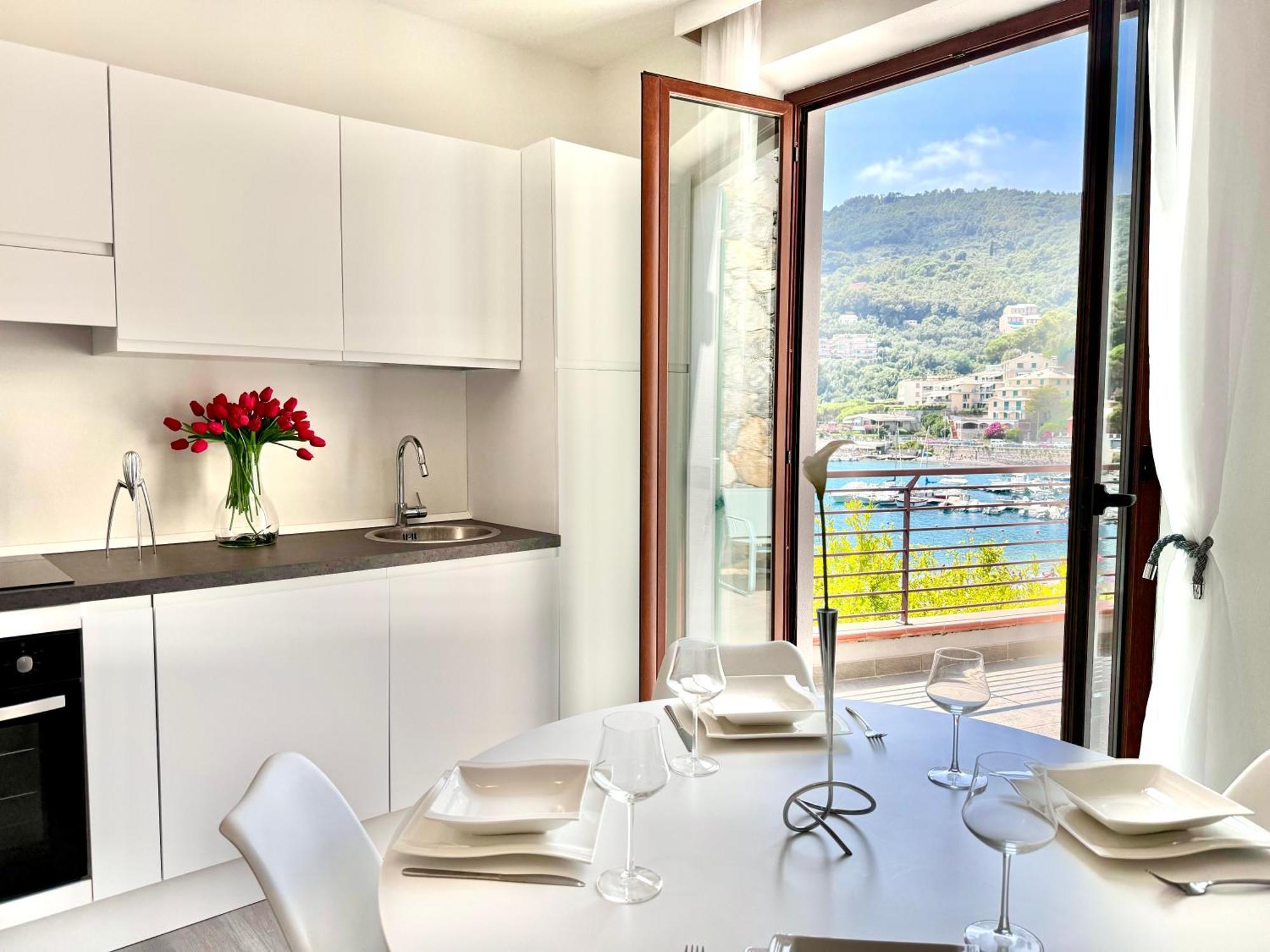 Mirage Rooms & Apartments Porto Venere Esterno foto